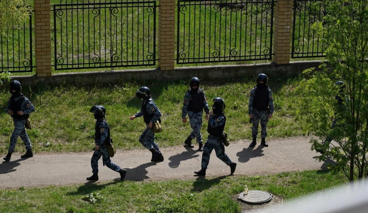 Lực lượng an ninh tại hiện trường vụ xả súng (Ảnh: Reuters) Lực lượng an ninh tại hiện trường vụ xả súng (Ảnh: Reuters)