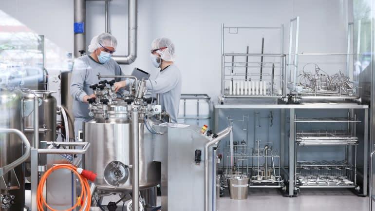 Bên trong một cơ sở sản xuất vaccine của Pfizer-BioNTech ở Đức (Ảnh: Reuters) Bên trong một cơ sở sản xuất vaccine của Pfizer-BioNTech ở Đức (Ảnh: Reuters)