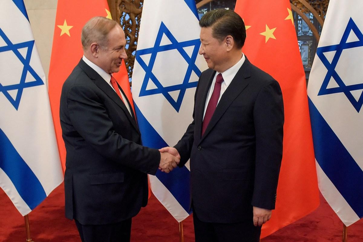 Thủ tướng Israel Benjamin Netanyahu và Chủ tịch Trung Quốc Tập Cận Bình trong cuộc gặp tại Bắc Kinh ngày 21/3/2017 (Ảnh: AFP)