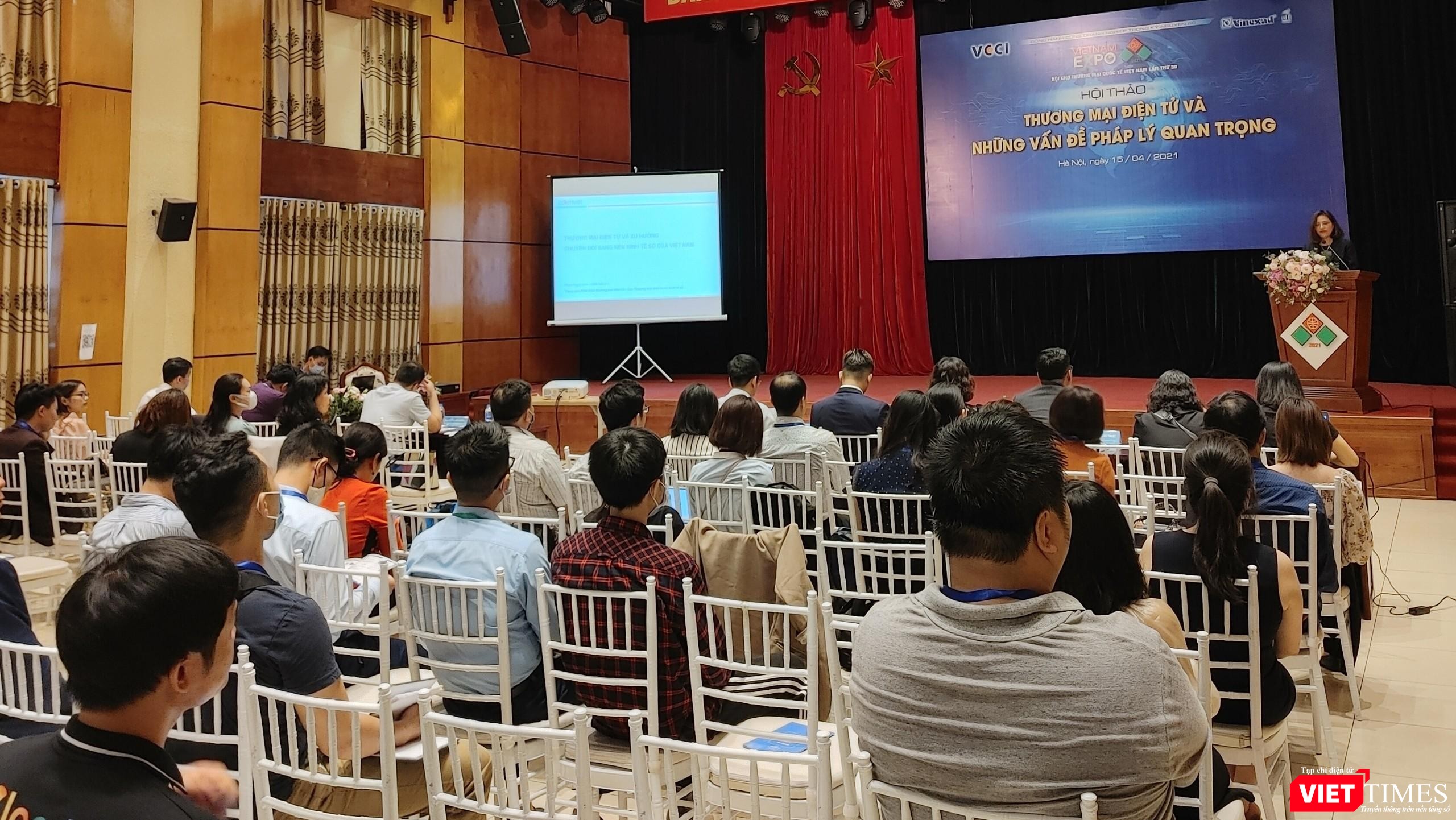 Toàn cảnh hội nghị. Toàn cảnh hội nghị.