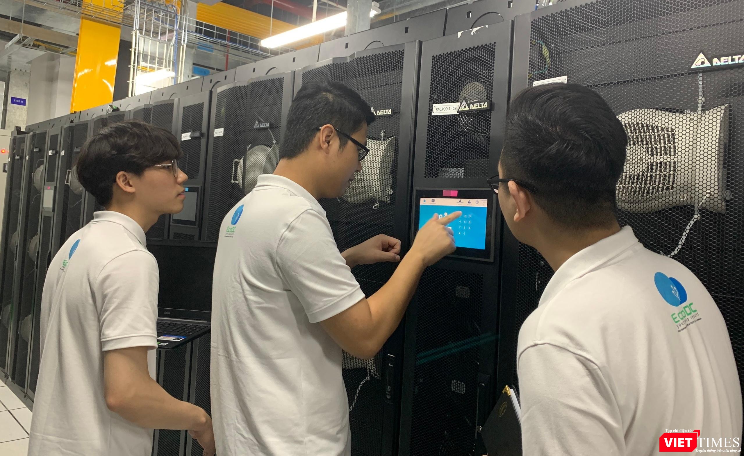 Việt Nam hiện có tổng cộng 5 hệ thống Data Center đạt chuẩn Uptime Tier 3 nhưng đây là lần đầu tiên một Data Center tại Việt Nam đạt cả 2 tiêu chuẩn Uptime Tier 3 về thiết kế và xây dựng. Việt Nam hiện có tổng cộng 5 hệ thống Data Center đạt chuẩn Uptime Tier 3 nhưng đây là lần đầu tiên một Data Center tại Việt Nam đạt cả 2 tiêu chuẩn Uptime Tier 3 về thiết kế và xây dựng.