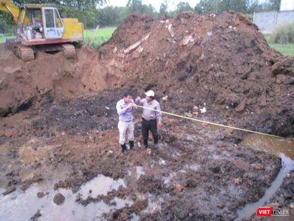 Quá trình tìm kiếm hài cốt cố TBT Hà Huy Tập tại hố chôn tập thể 4 người.