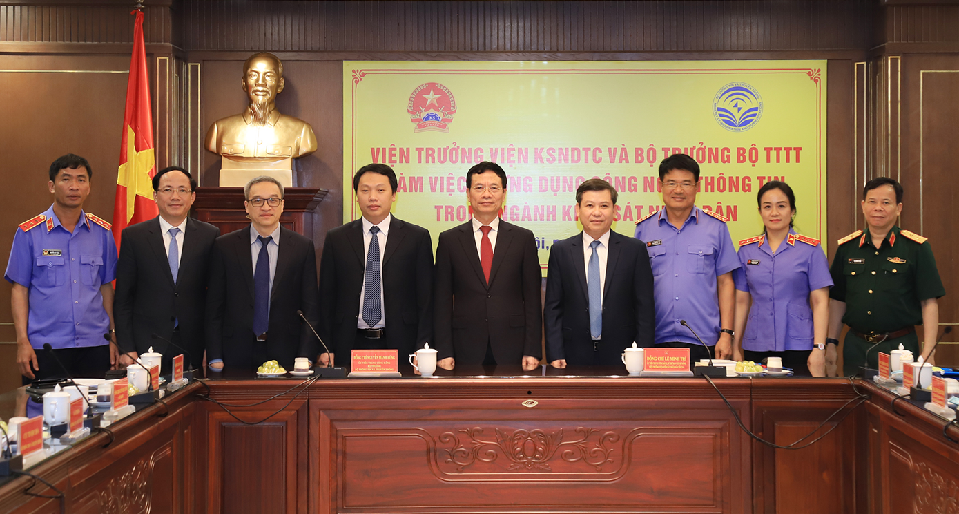 Trong buổi làm việc với lãnh đạo Bộ TT&amp;TT, VKSNDTC cho biết sẽ coi việc tăng cường ứng dụng CNTT trong toàn ngành là nhiệm vụ trọng tâm, đột phá. Ảnh: Viện KSNDTC.