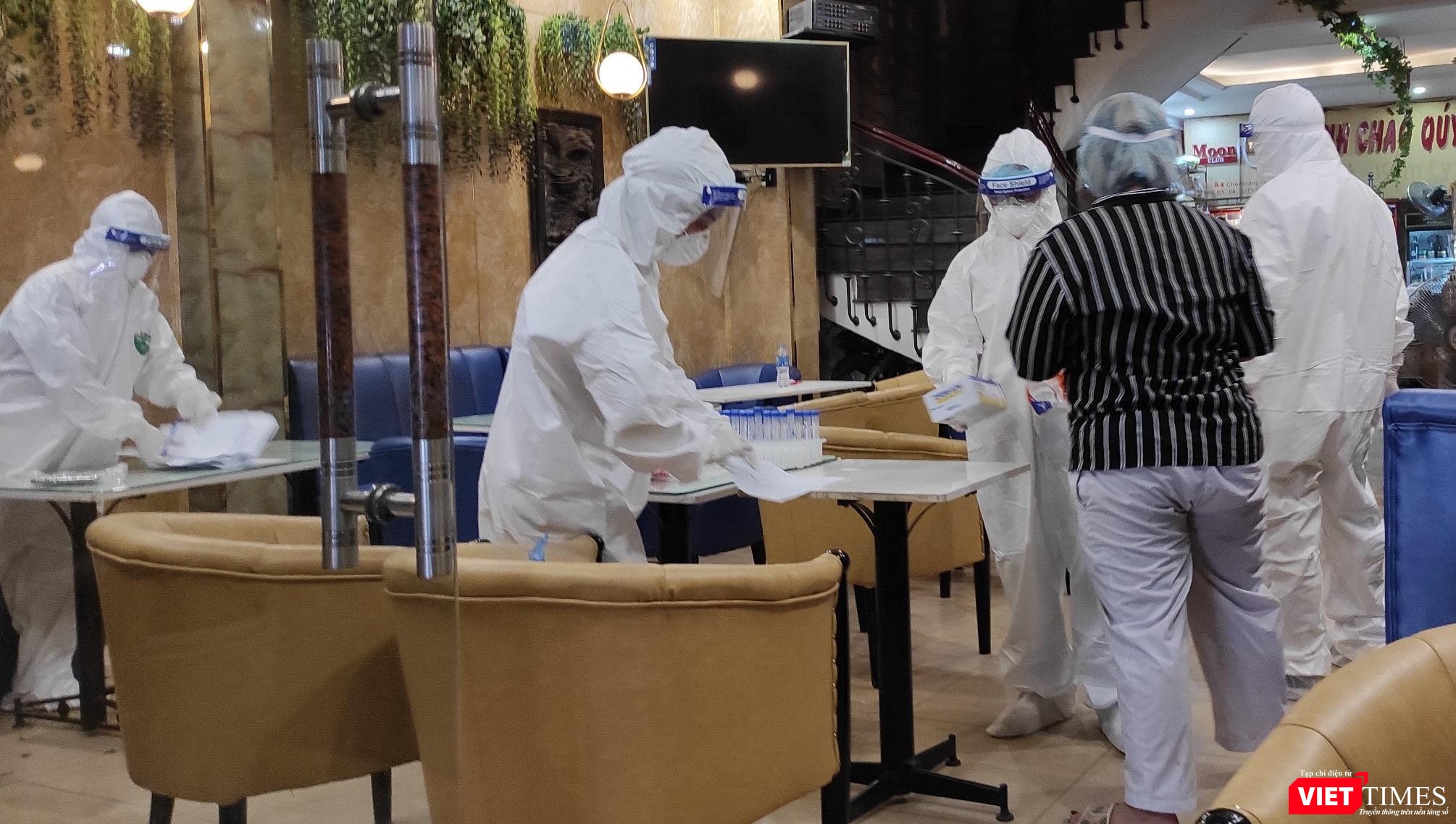 Ban Chỉ đạo phòng chống dịch quận Đống Đa và phường Láng Thượng đã vào cuộc truy vết, lấy mẫu xét nghiệm ngay trong tối muộn cùng ngày.