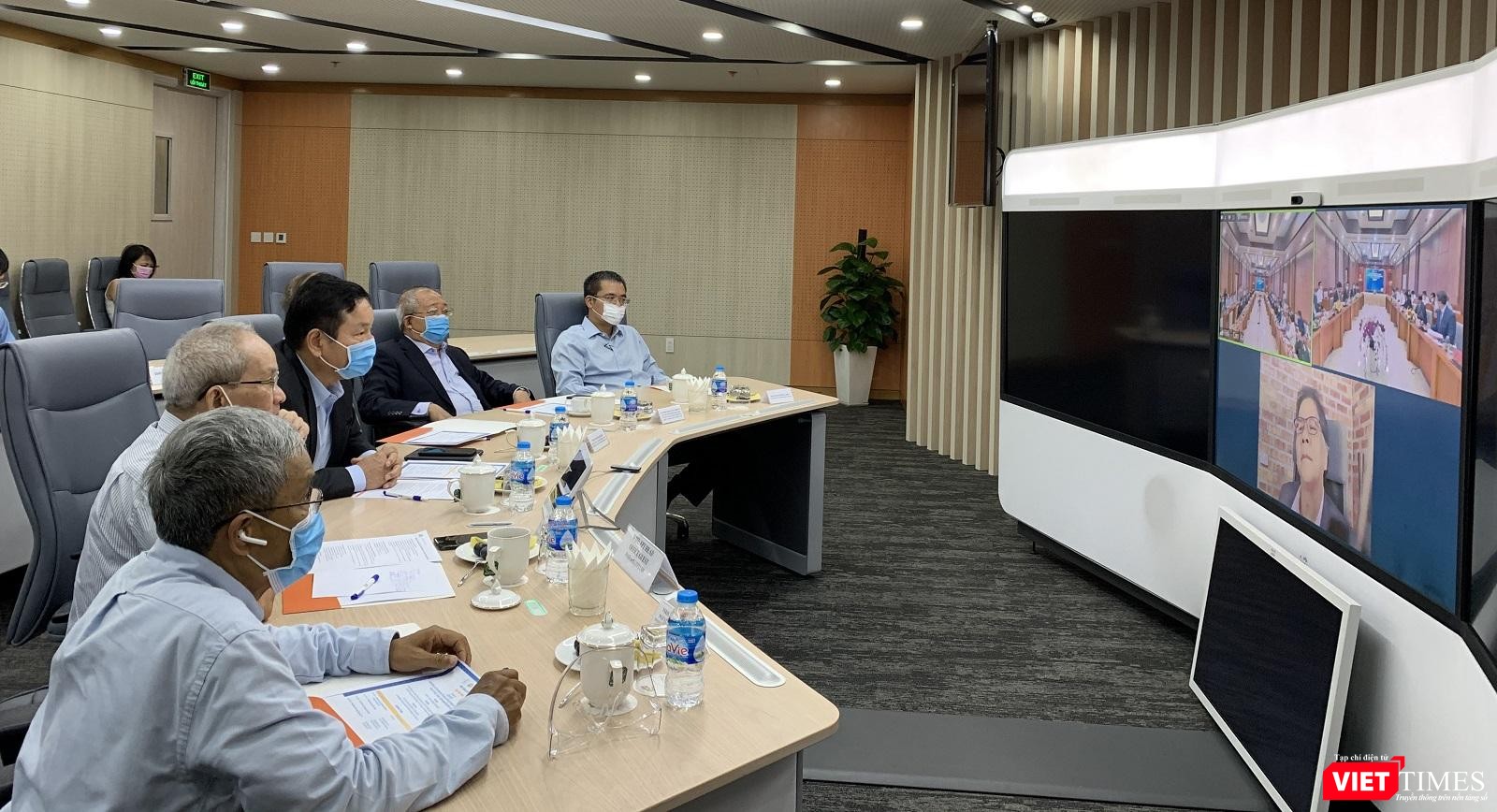 Ông Trương Gia Bình và nhóm Think Tank tham dự Lễ ký kết tại đầu cầu Hà Nội. Ông Trương Gia Bình và nhóm Think Tank tham dự Lễ ký kết tại đầu cầu Hà Nội.