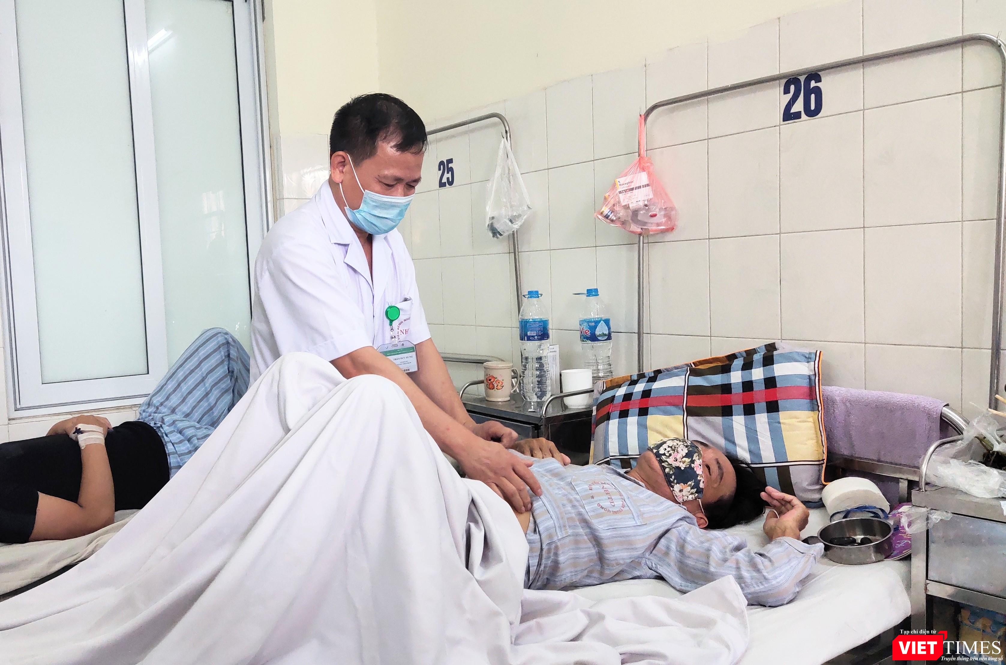 Theo BS. Hưng, gần đây có 1 số trường hợp bị viêm màng não do virus phát hiện được là do bệnh nhân có những biểu hiện lâm sàng (Ảnh - Minh Thuý)