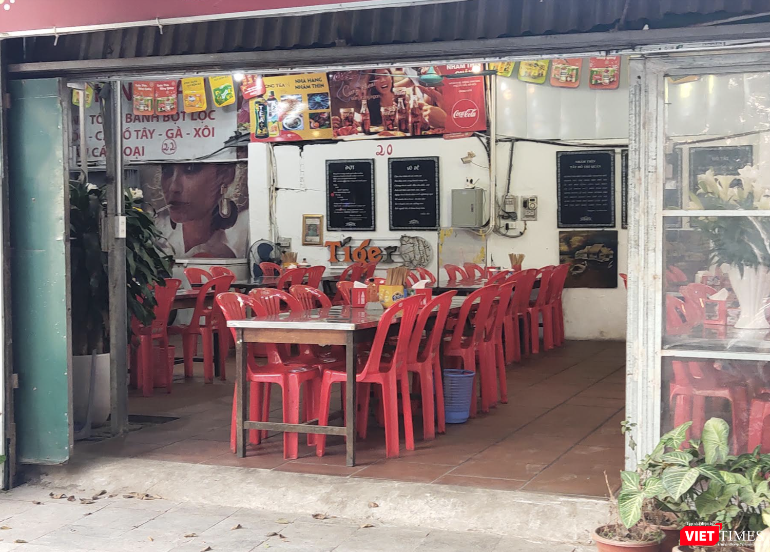 Một quán bia nói "không" với tấm chắn (Ảnh - Minh Thuý) Một quán bia nói "không" với tấm chắn (Ảnh - Minh Thuý)