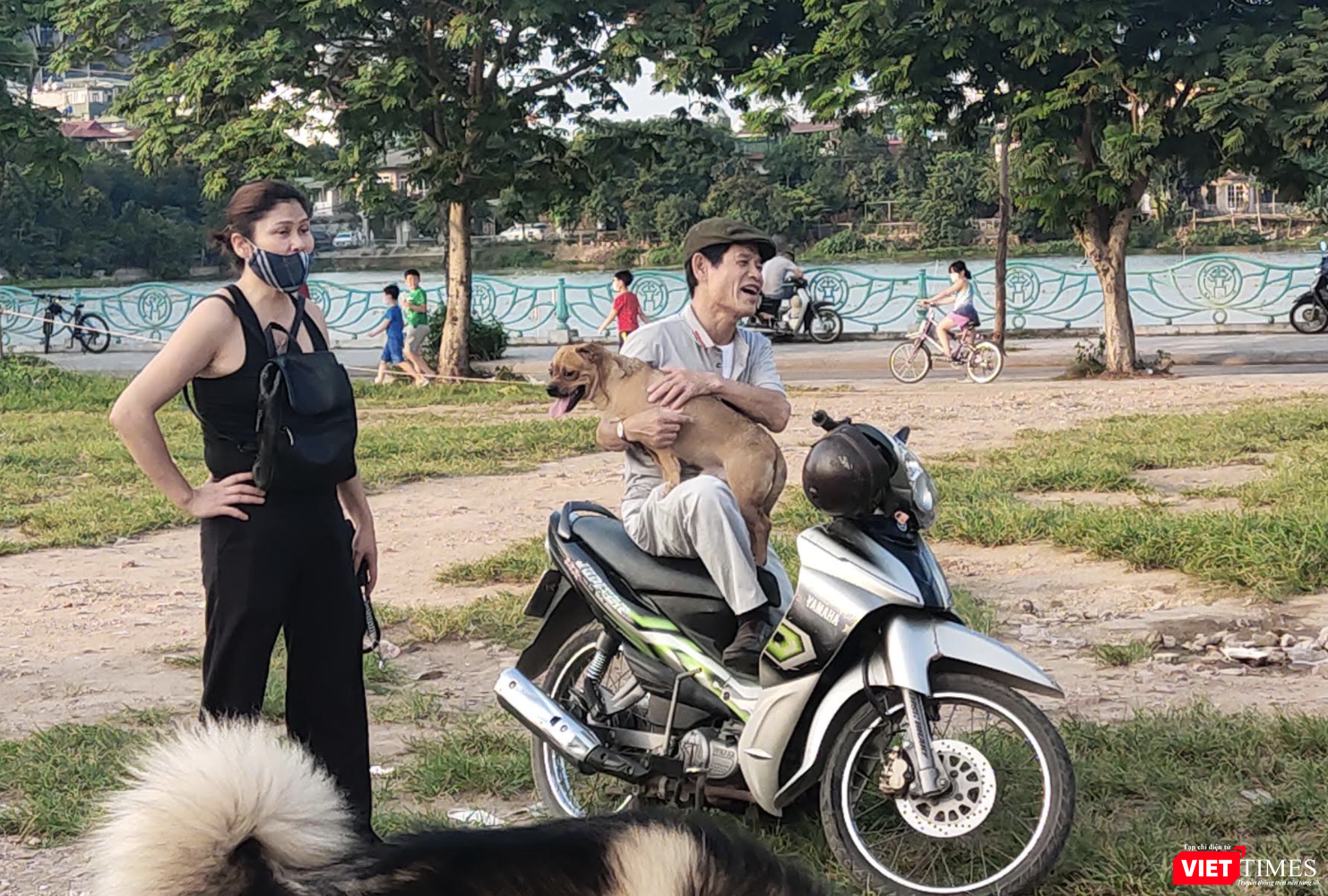 Thoải mái ra ngoài mà không đeo khẩu trang nơi công cộng (Ảnh - Minh Thuý) Thoải mái ra ngoài mà không đeo khẩu trang nơi công cộng (Ảnh - Minh Thuý)