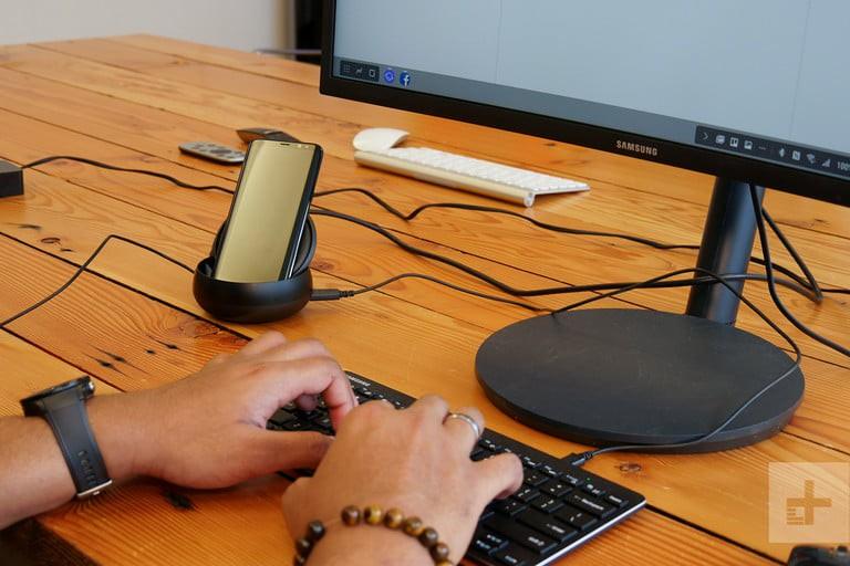 DeX của Samsung đem lại trải nghiệm mới mẻ cho người dùng (Ảnh: Fptshop.com.vn) DeX của Samsung đem lại trải nghiệm mới mẻ cho người dùng (Ảnh: Fptshop.com.vn)