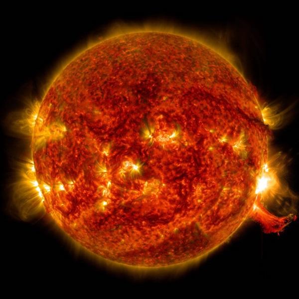 Khi mặt trời tiếp tục già đi, ngày càng nhiều năng lượng được giải phóng, điều này cuối cùng có thể quét sạch oxy trong bầu khí quyển của Trái đất. Ảnh: Nasa