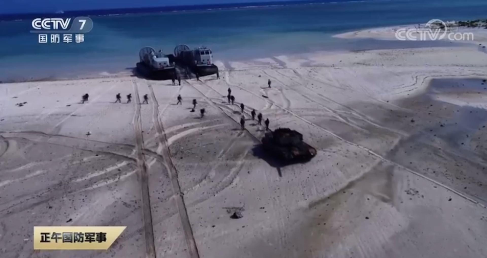 Hải quân Trung Quốc diễn tập đổ bộ chiếm đảo (Ảnh: CCTV).