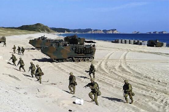 Lục quân Nhật diễn tập tác chiến bảo vệ đảo (Ảnh: Sohu).