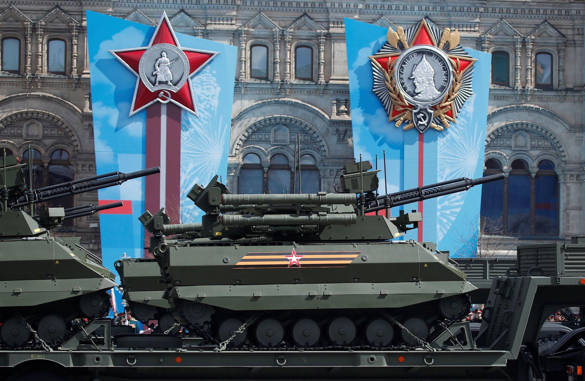 Robot chiến đấu Ural-9 lần đầu tiên xuất hiện (Ảnh: Reuters).