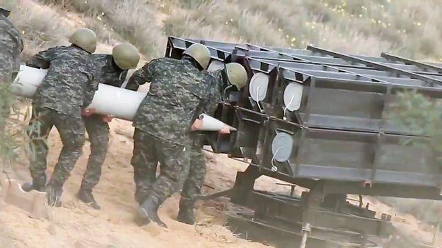 Mỗi giàn phóng 8 ống có thể mang 8 quả đạn cỡ trên 200mm (Ảnh: 163.com). Mỗi giàn phóng 8 ống có thể mang 8 quả đạn cỡ trên 200mm (Ảnh: 163.com).