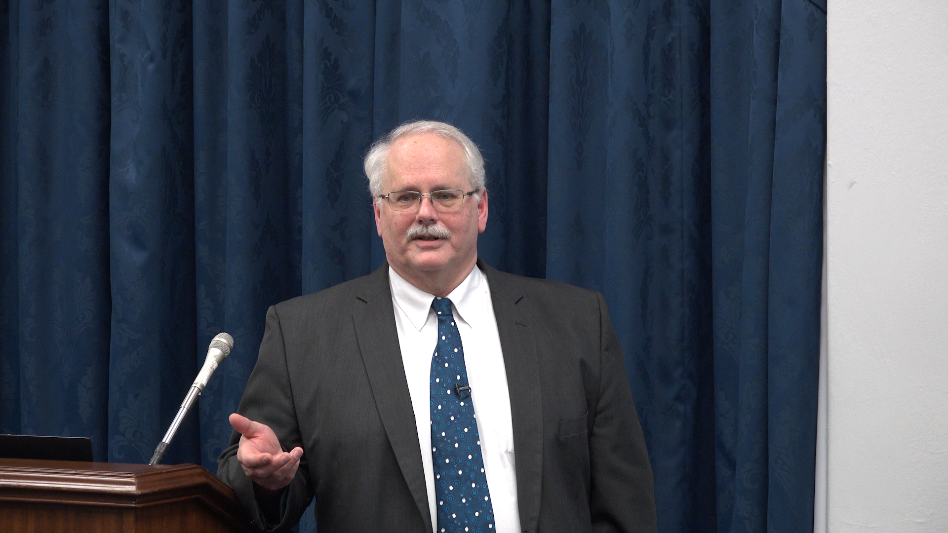 Tiến sĩ Ralph Barrick, người đã hợp tác với chuyên gia Thạch Chính Lợi của Viện virus học Vũ Hán, bị Thời báo Hoàn cầu phê phán là "kẻ phản bội" (Ảnh: CLS). Tiến sĩ Ralph Barrick, người đã hợp tác với chuyên gia Thạch Chính Lợi của Viện virus học Vũ Hán, bị Thời báo Hoàn cầu phê phán là "kẻ phản bội" (Ảnh: CLS).