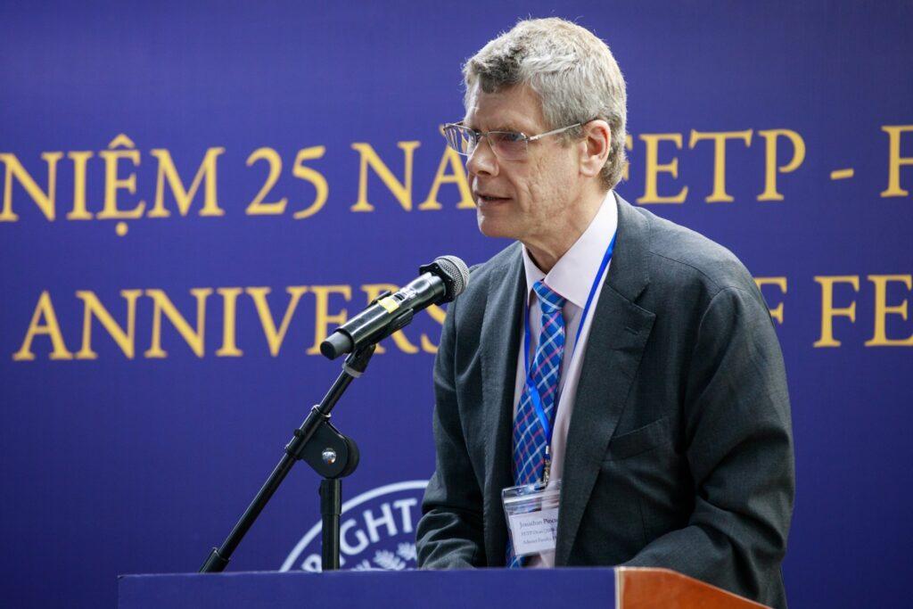 Tiến sĩ Jonathan Pincus. Tiến sĩ Jonathan Pincus.