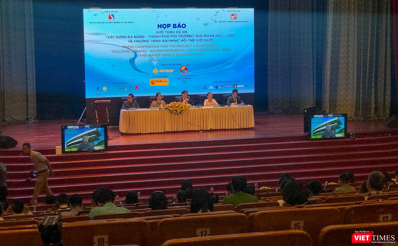 Quang cảnh họp báo giới thiệu về Đề án “Xây dựng Đà Nẵng - TP môi trường” giai đoạn 2021-2030 và các sự kiện truyền thông liên quan