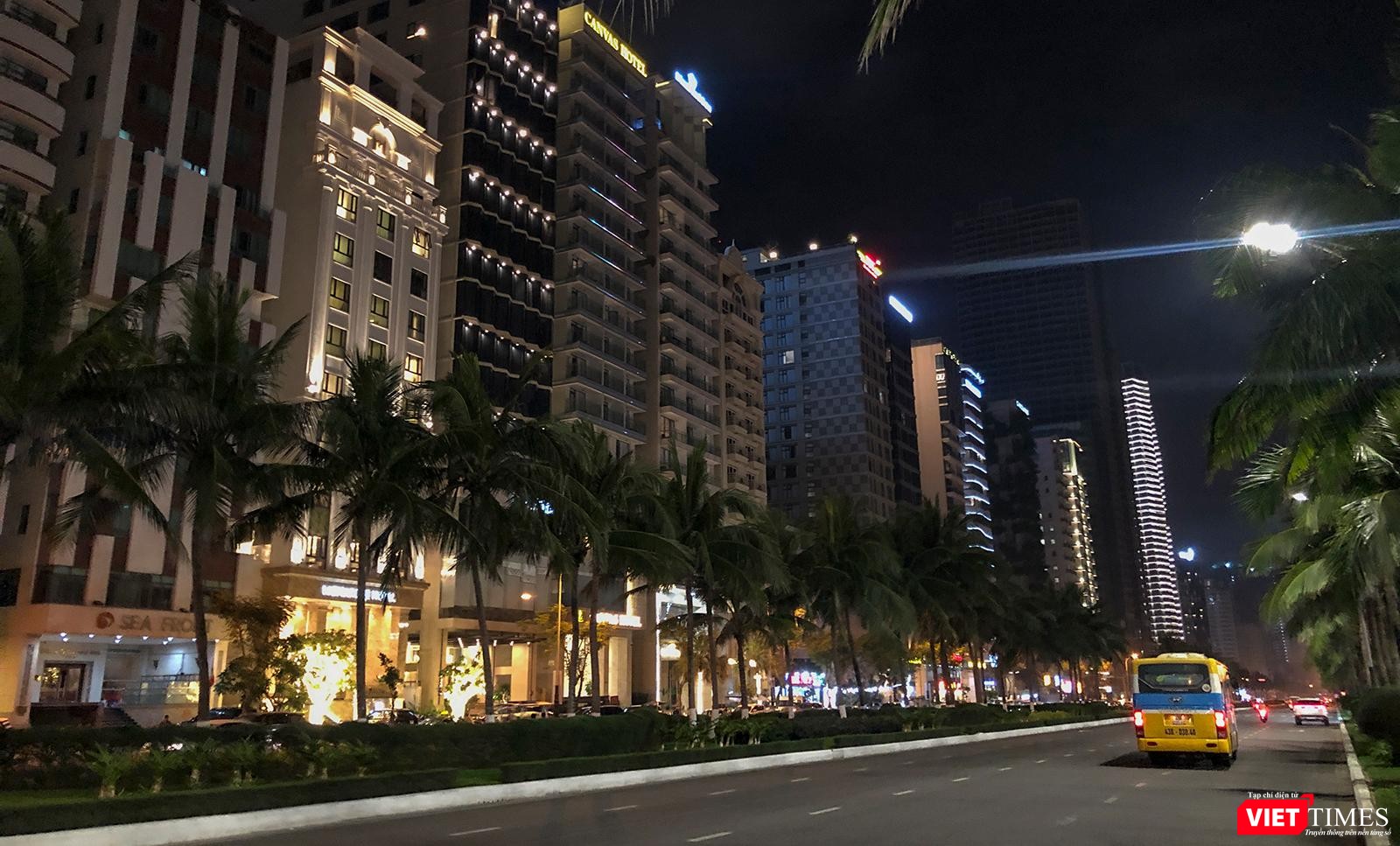 Khách sạn ven biển du lịch Đà Nẵng đã sáng đèn trở lại