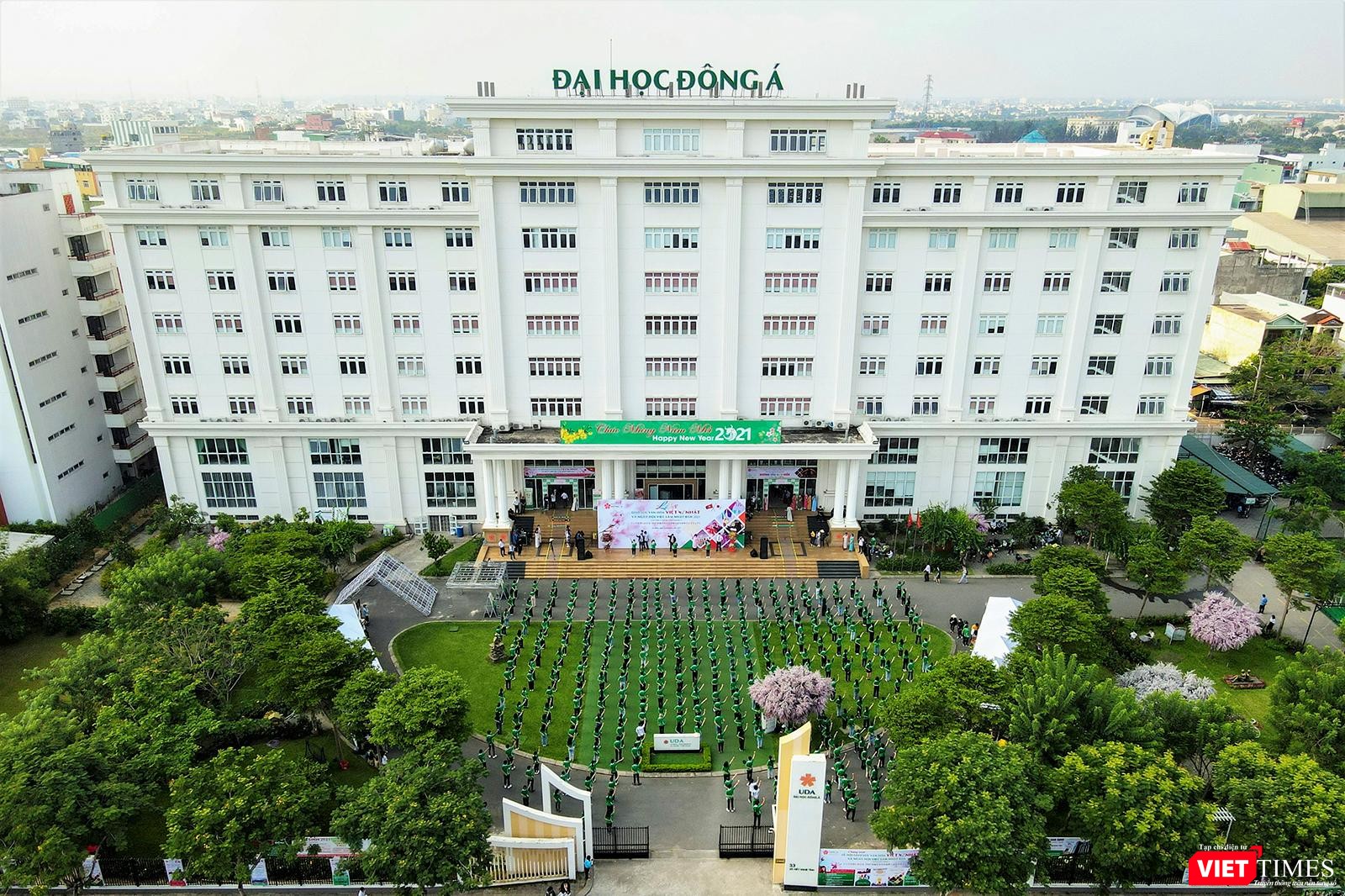 Quang cảnh lễ hội giao lưu văn hóa Việt – Nhật và Ngày hội việc làm Nhật Bản 2021 tại Đà Nẵng từ trên cao