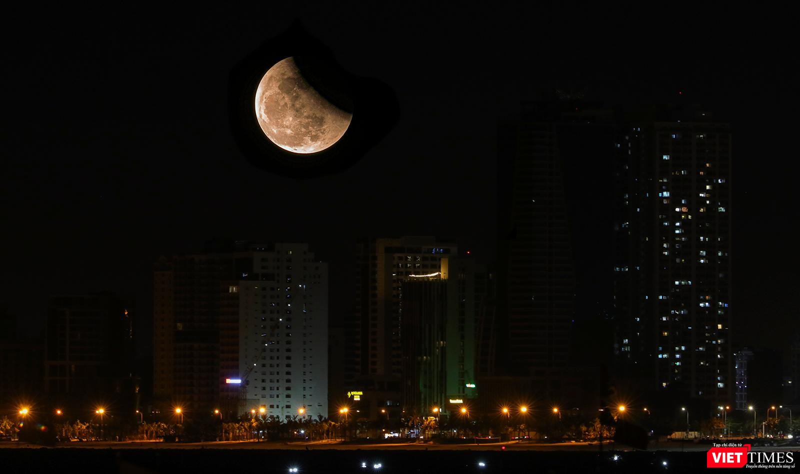 Kỹ thuật chồng ảnh trên nền phố biển Đà Nẵng