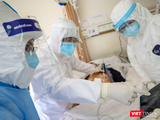 Can thiệp ECMO cứu bệnh nhân 91 đang nguy kịch (Ảnh: BYT)