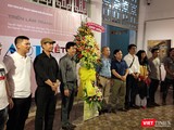 Triển lãm “Kết nối” của 11 họa sĩ đương đại khởi nguồn từ những trao đổi trên mạng xã hội facebook (Ảnh: Hòa Bình)