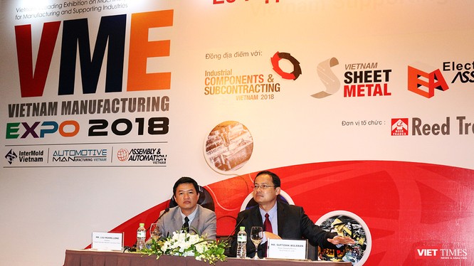 ông Lưu Hoàng Long,Chủ tịch Hiệp hội Doanh nghiệp Điện tử Việt Nam và ông Suttisak Wilanan, CEO Reed Tradex