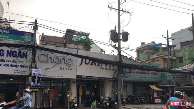 Những cửa hàng thời trang san sát trên tuyến đường CMT8 (Quận 10, Tp. Hồ Chí Minh) 