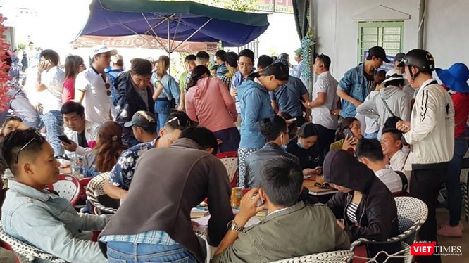 Có đến 80% giao dịch thành công thông qua môi giới BĐS, nhưng có gần 90% môi giới hoạt động chưa có chứng chỉ hành nghề khiến thị trường BDDS đối mặt với những nguy cơ đổ vỡ