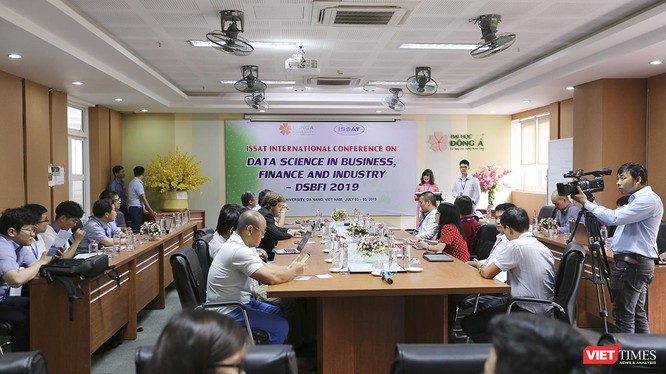 Tiến sĩ Nguyễn Thị Anh Đào, Chủ tịch HĐQT Trường ĐH Đông Á phát biểu chào mừng Hội thảo DSBFI 2019 diễn ra tại Đà Nẵng
