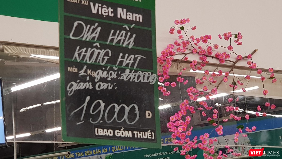 Chùm ảnh siêu thị ngày 28 Tết nhộn nhịp như chưa có dịch Covid-19, vài em bé không đeo khẩu trang ảnh 13