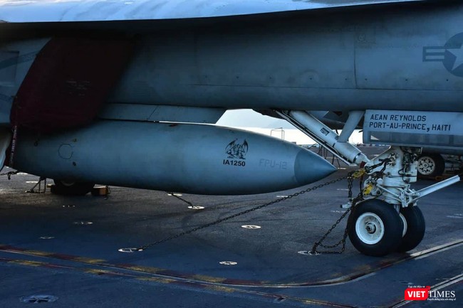 Chiêm ngưỡng tàu sân bay Mỹ USS Carl Vinson đang neo đậu ở Cảng Tiên Sa - ảnh 27