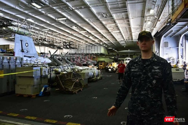 Chiêm ngưỡng tàu sân bay Mỹ USS Carl Vinson đang neo đậu ở Cảng Tiên Sa - ảnh 29