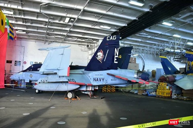 Chiêm ngưỡng tàu sân bay Mỹ USS Carl Vinson đang neo đậu ở Cảng Tiên Sa - ảnh 21
