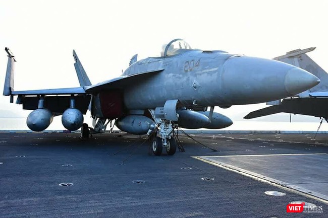 Chiêm ngưỡng tàu sân bay Mỹ USS Carl Vinson đang neo đậu ở Cảng Tiên Sa - ảnh 16