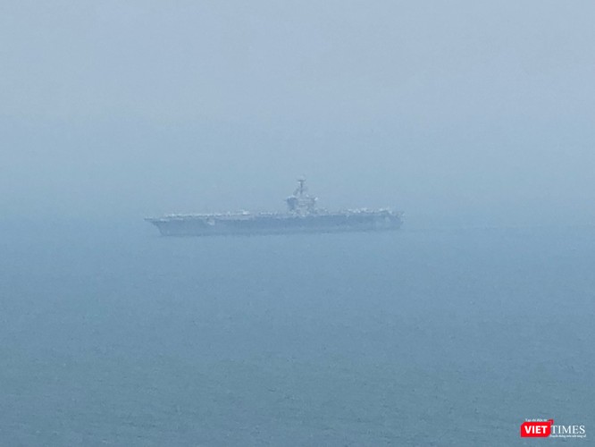 Những hình ảnh đầu tiên của tàu sân bay Mỹ Carl Vinson tại Đà Nẵng - ảnh 6