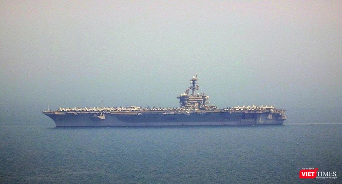 Những hình ảnh đầu tiên của tàu sân bay Mỹ Carl Vinson tại Đà Nẵng - ảnh 11
