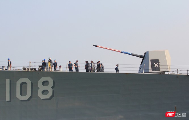 Ngắm “vệ sĩ” hộ tống siêu mẫu hạm USS Carl Vinson cập cảng Đà Nẵng - ảnh 11