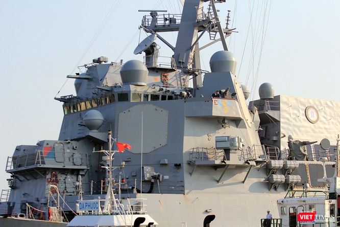Ngắm “vệ sĩ” hộ tống siêu mẫu hạm USS Carl Vinson cập cảng Đà Nẵng - ảnh 12