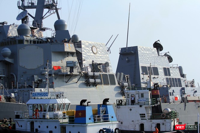Ngắm “vệ sĩ” hộ tống siêu mẫu hạm USS Carl Vinson cập cảng Đà Nẵng - ảnh 13
