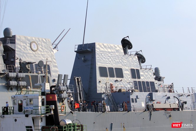 Ngắm “vệ sĩ” hộ tống siêu mẫu hạm USS Carl Vinson cập cảng Đà Nẵng - ảnh 14