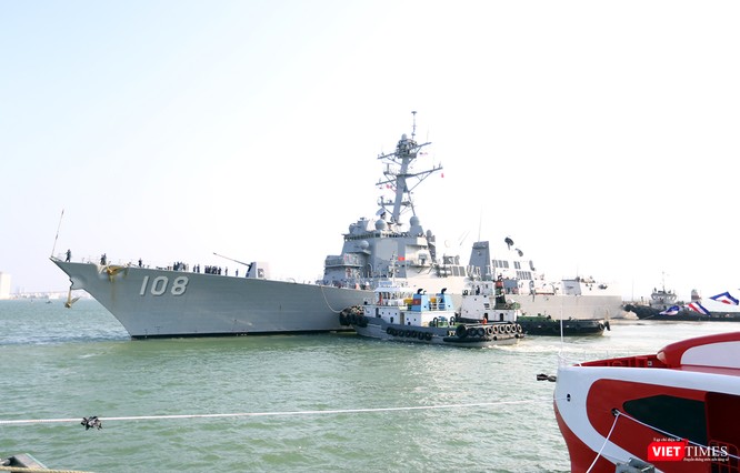 Ngắm “vệ sĩ” hộ tống siêu mẫu hạm USS Carl Vinson cập cảng Đà Nẵng - ảnh 2
