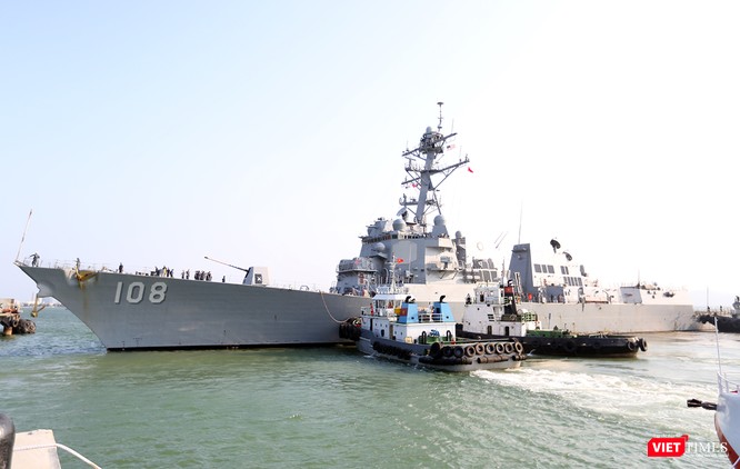 Ngắm “vệ sĩ” hộ tống siêu mẫu hạm USS Carl Vinson cập cảng Đà Nẵng - ảnh 3