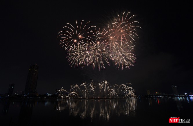 Pháo hoa Đà Nẵng 2018: Mãn nhãn “Bức họa Huyền thoại của những cây cầu” - ảnh 26