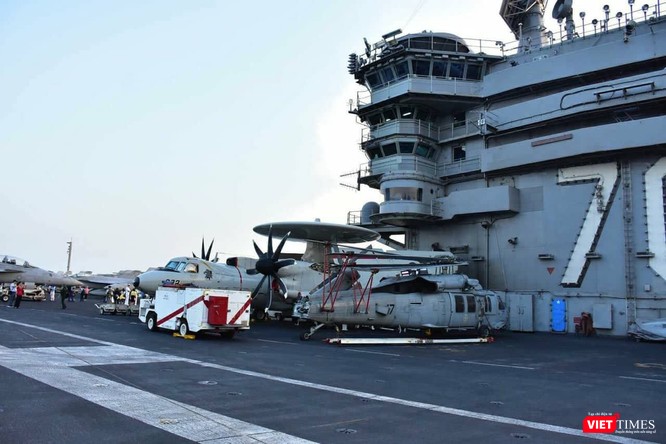 Chiêm ngưỡng tàu sân bay Mỹ USS Carl Vinson đang neo đậu ở Cảng Tiên Sa - ảnh 18