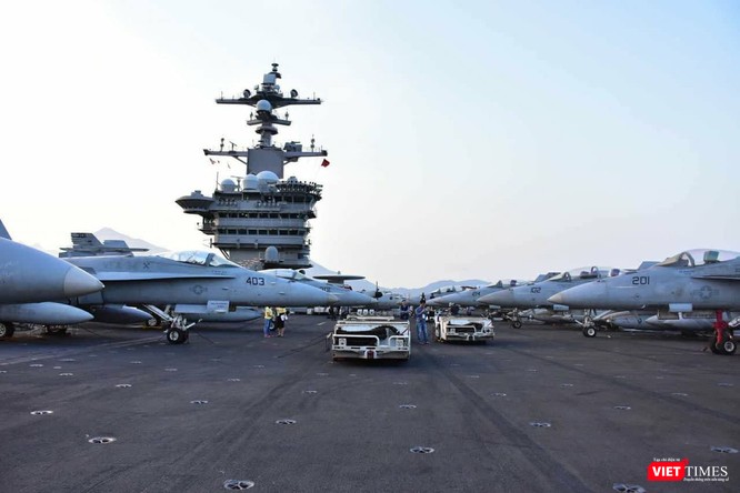 Chiêm ngưỡng tàu sân bay Mỹ USS Carl Vinson đang neo đậu ở Cảng Tiên Sa - ảnh 25