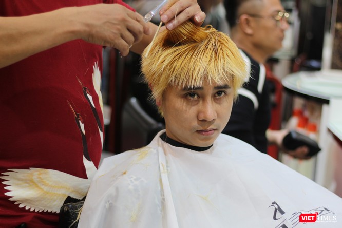 Cắt t&oacute;c giống Donald Trump - Kim Jong Un gi&aacute; 0 đồng giữa l&ograve;ng H&agrave; Nội - ảnh 3