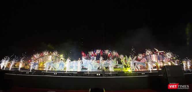 Pháo hoa Đà Nẵng 2018: Mãn nhãn “Bức họa Huyền thoại của những cây cầu” - ảnh 6