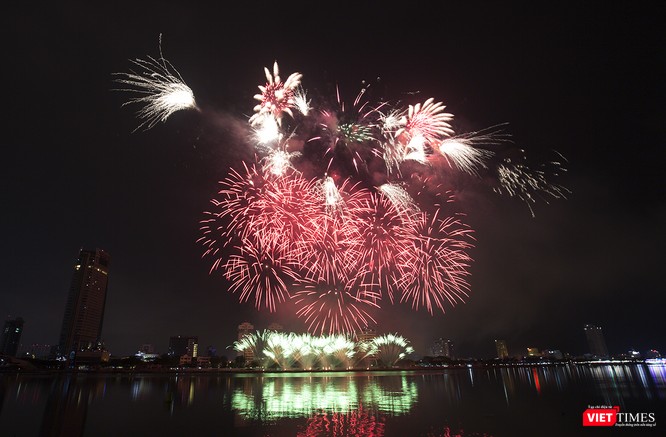 Pháo hoa Đà Nẵng 2018: Mãn nhãn “Bức họa Huyền thoại của những cây cầu” - ảnh 10