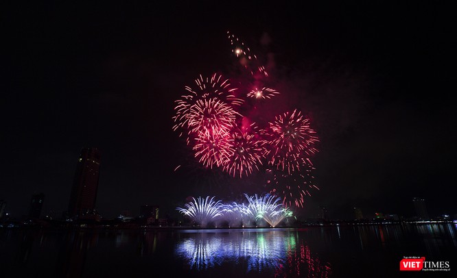 Pháo hoa Đà Nẵng 2018: Mãn nhãn “Bức họa Huyền thoại của những cây cầu” - ảnh 21